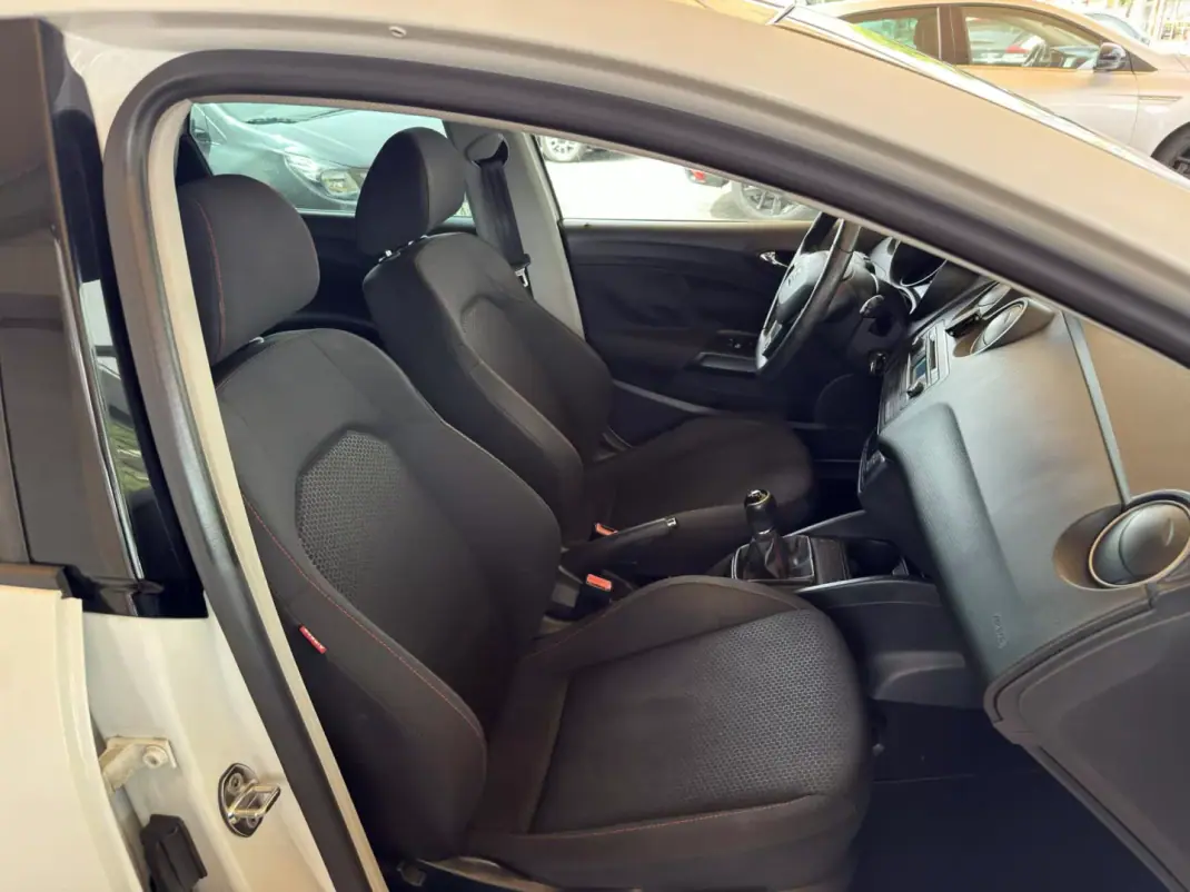 SEAT Ibiza 2013 - 9950 EUR, 120356 km - AUTO.MOTO.pt - 120356km - foto 27 de 29
