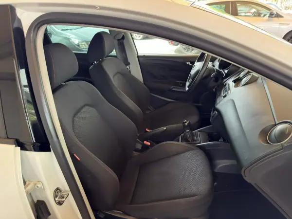 SEAT Ibiza 2013 - 9950 EUR, 120356 km - AUTO.MOTO.pt - 120356km - foto 27 de 29
