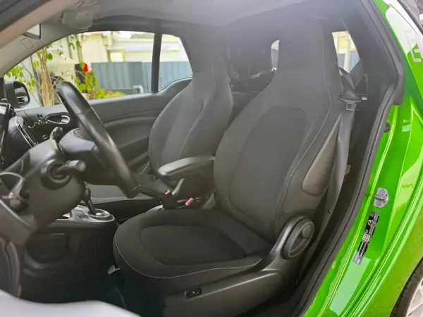 Smart Fortwo Cabrio 2019 - 12900 EUR, 58988 km - AUTO.MOTO.pt - 58988km - foto 15 de 19
