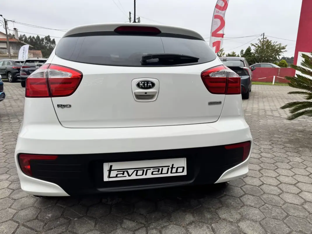 Kia Rio 2016 - 9500 EUR, 113000 km - AUTO.MOTO.pt - 113000km - foto 8 de 40