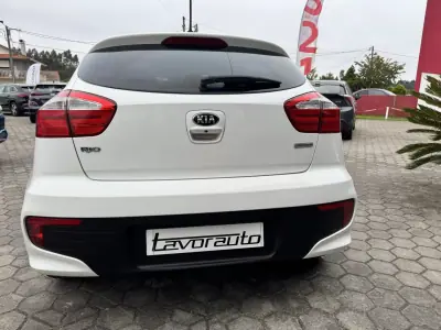 Kia Rio 2016 - 9500 EUR, 113000 km - AUTO.MOTO.pt - 113000km - foto 8 de 40