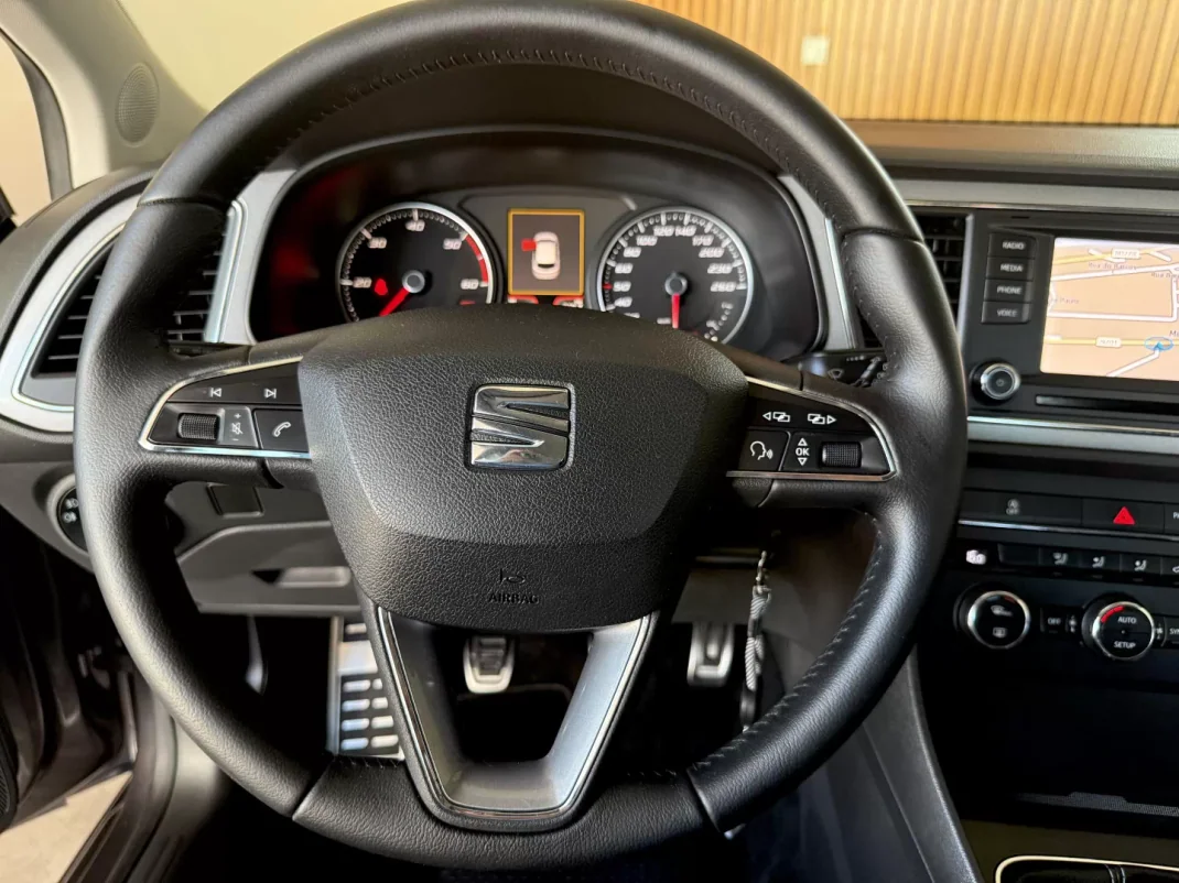 SEAT Leon 2015 - 14000 EUR, 181000 km - AUTO.MOTO.pt - 181000km - foto 69 de 92