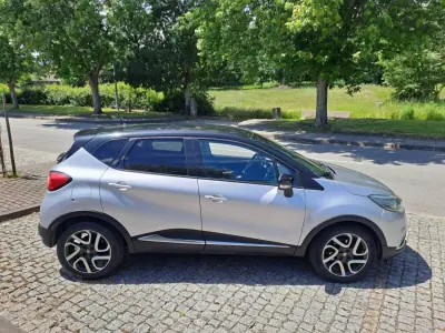 Renault Captur 2015 - 12500 EUR, 154000 km - AUTO.MOTO.pt - 154000km - foto 7 de 14