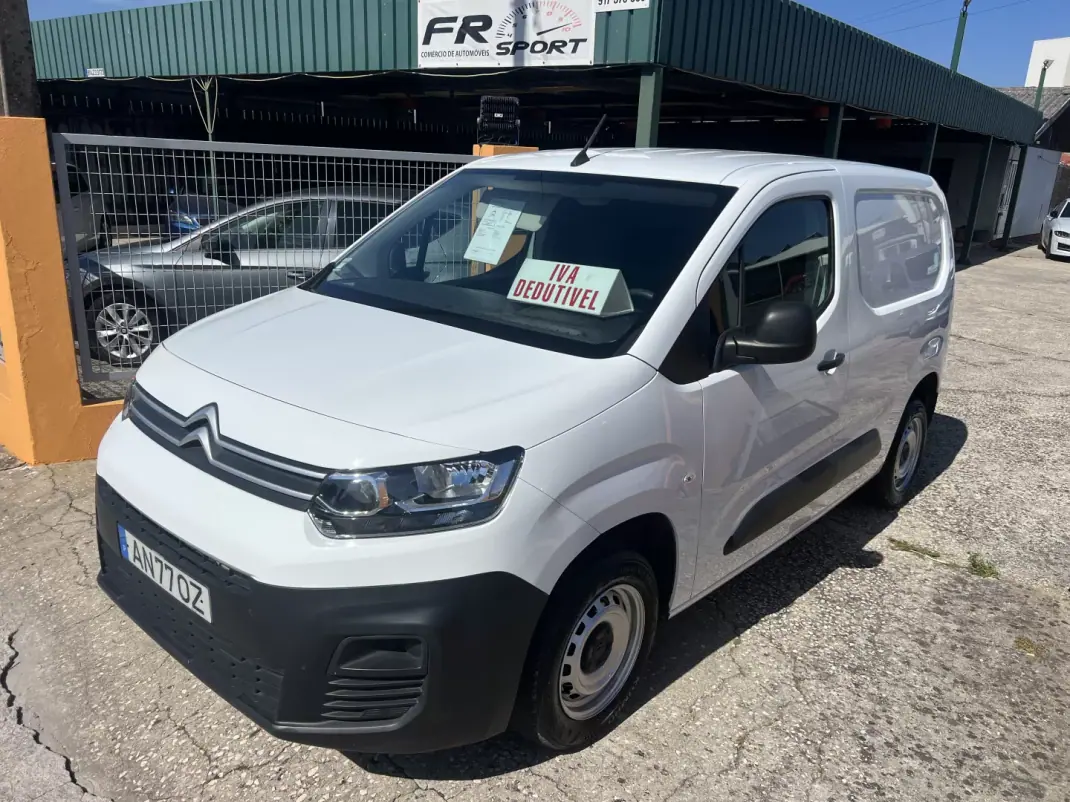 Citroën Berlingo 2022 - 13800 EUR, 118170 km - AUTO.MOTO.pt - 118170km - foto 2 de 12