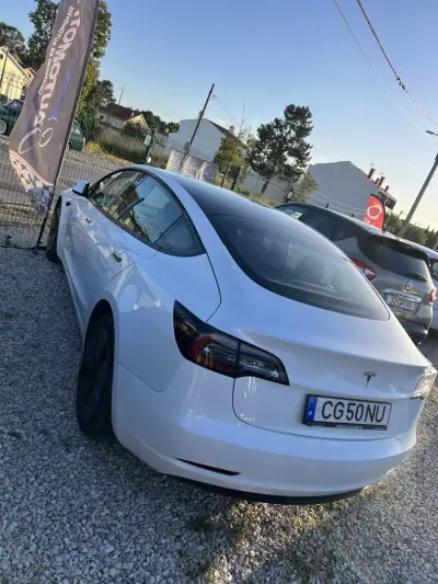 Tesla Model 3 2021 - 23999 EUR, 92500 km - AUTO.MOTO.pt - 92500km - foto 2 de 7
