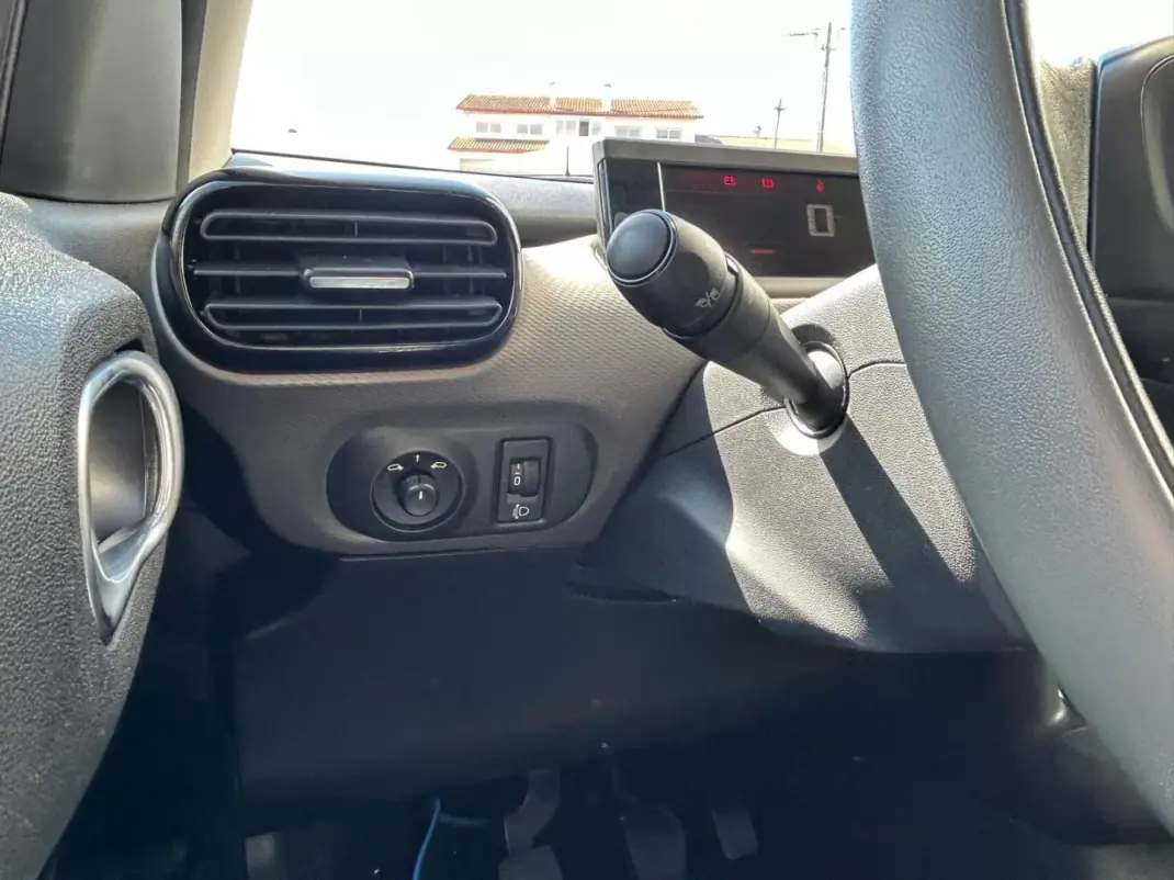 Citroën C4 Cactus 2017 - 11750 EUR, 110180 km - AUTO.MOTO.pt - 110180km - foto 12 de 23