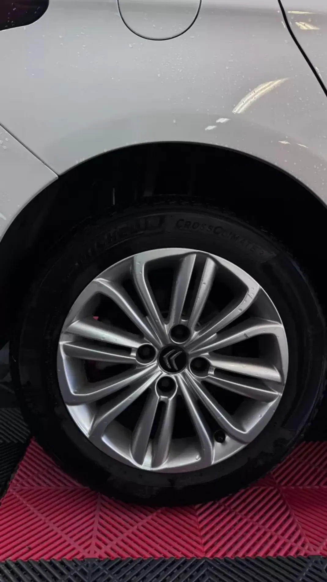 Citroën C4 2015 - 7900 EUR, 110000 km - AUTO.MOTO.pt - 110000km - foto 6 de 11