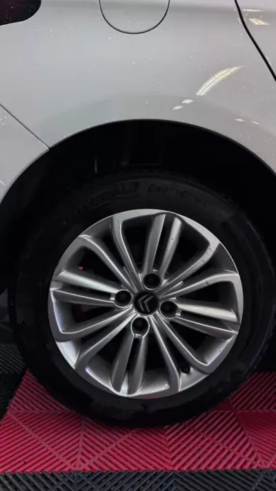 Citroën C4 2015 - 7900 EUR, 110000 km - AUTO.MOTO.pt - 110000km - foto 6 de 11