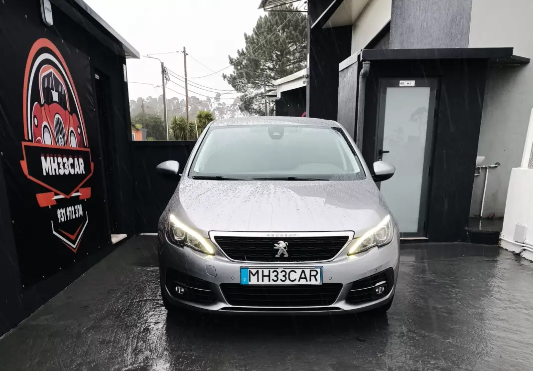 Peugeot 308 2020 - 13900 EUR, 168102 km - AUTO.MOTO.pt - 168102km - foto 1 de 28