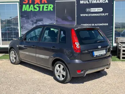 Ford Fiesta 2006 - 2850 EUR, 228695 km - AUTO.MOTO.pt - 228695km - foto 6 de 20