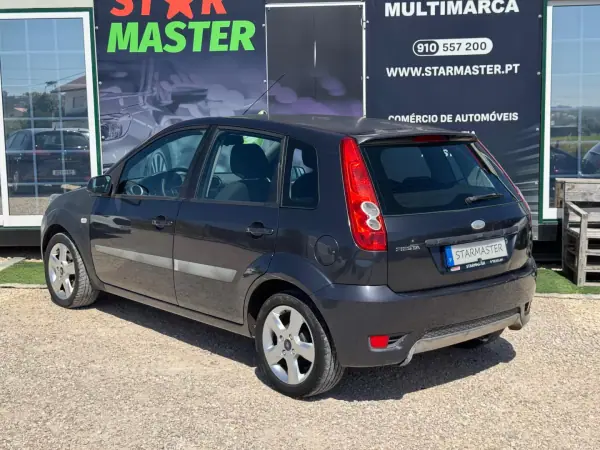 Ford Fiesta 2006 - 2850 EUR, 228695 km - AUTO.MOTO.pt - 228695km - foto 6 de 20