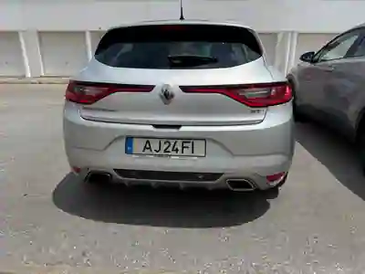 Renault Mégane 2018 - 12500 EUR, 232000 km - AUTO.MOTO.pt - 232000km - foto 10 de 15