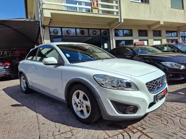 Volvo C30 2011 - 8900 EUR, 199999 km - AUTO.MOTO.pt - 199999km - foto 4 de 29