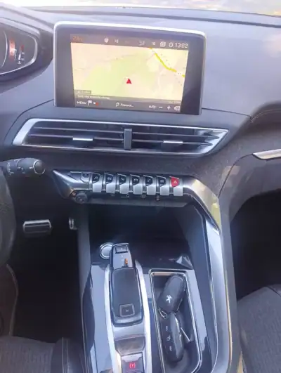 Peugeot 3008 2017 - 18950 EUR, 179000 km - AUTO.MOTO.pt - 179000km - foto 13 de 19