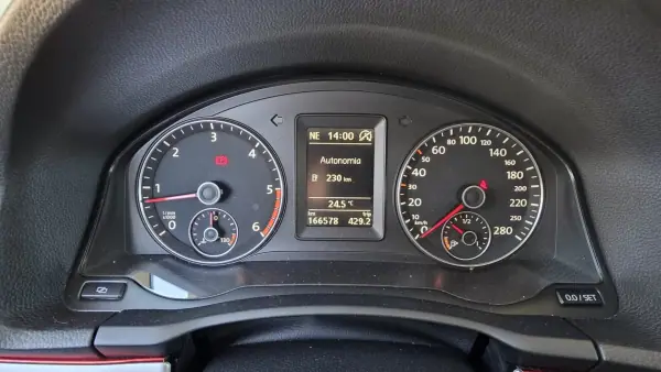 Volkswagen Scirocco 2012 - 13990 EUR, 166000 km - AUTO.MOTO.pt - 166000km - foto 16 de 23
