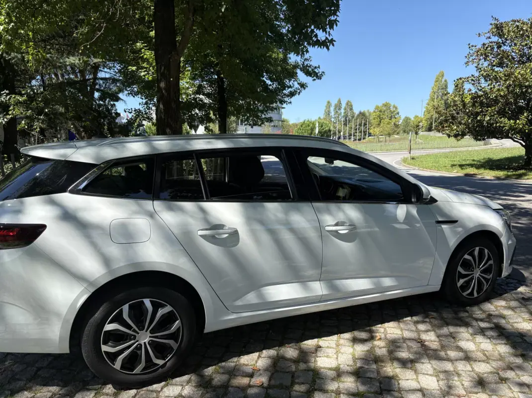 Renault Mégane 2022 - 17500 EUR, 149000 km - 149000km - foto 5 de 18