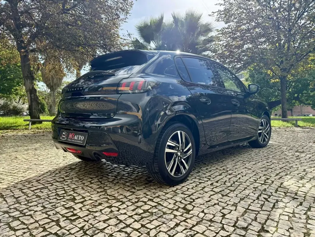 Peugeot 208 2020 - 11990 EUR, 81600 km - AUTO.MOTO.pt - 81600km - foto 6 de 37