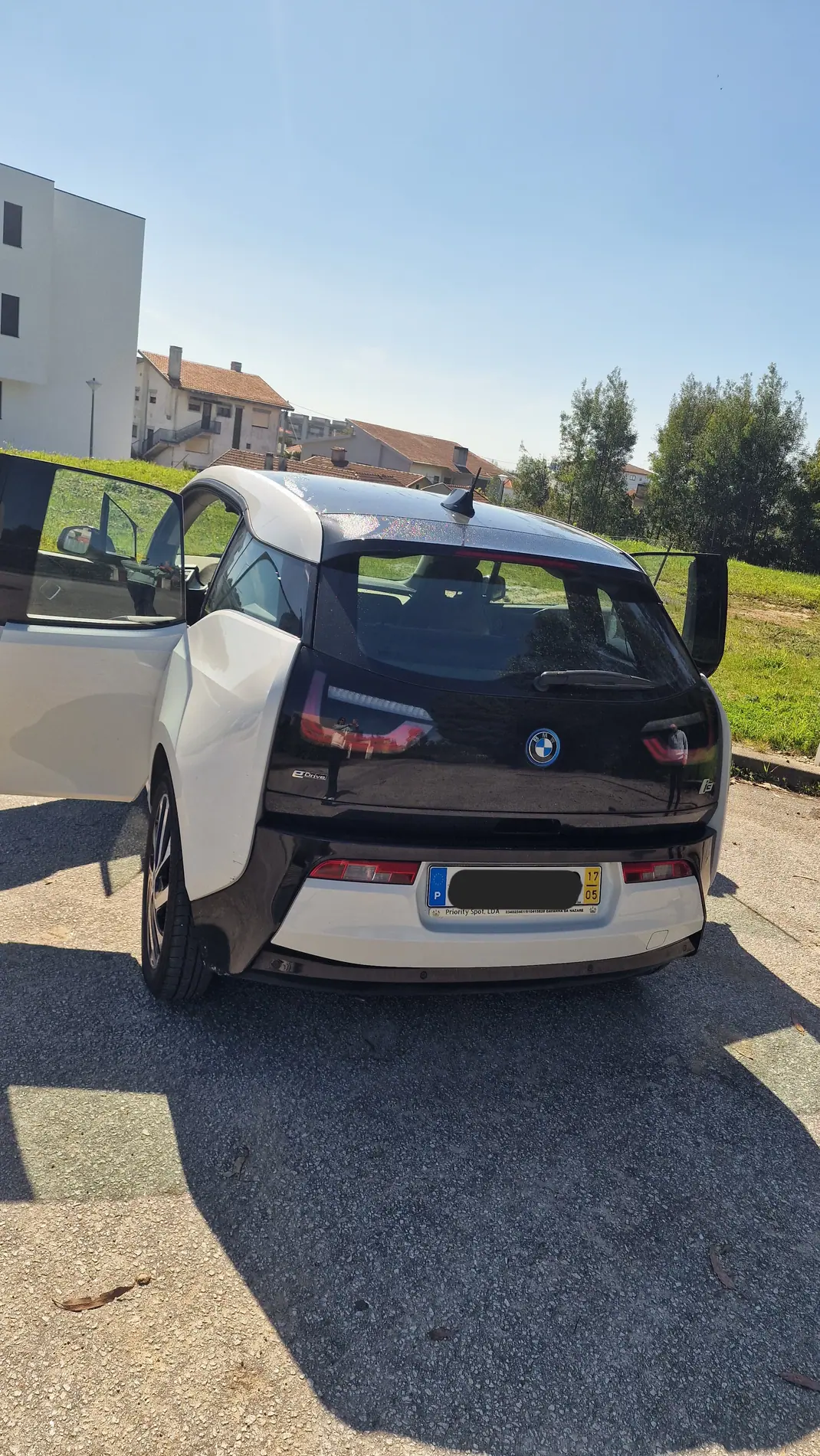 BMW i3 2017 - 19500 EUR, 151000 km - AUTO.MOTO.pt - 151000km - foto 1 de 17