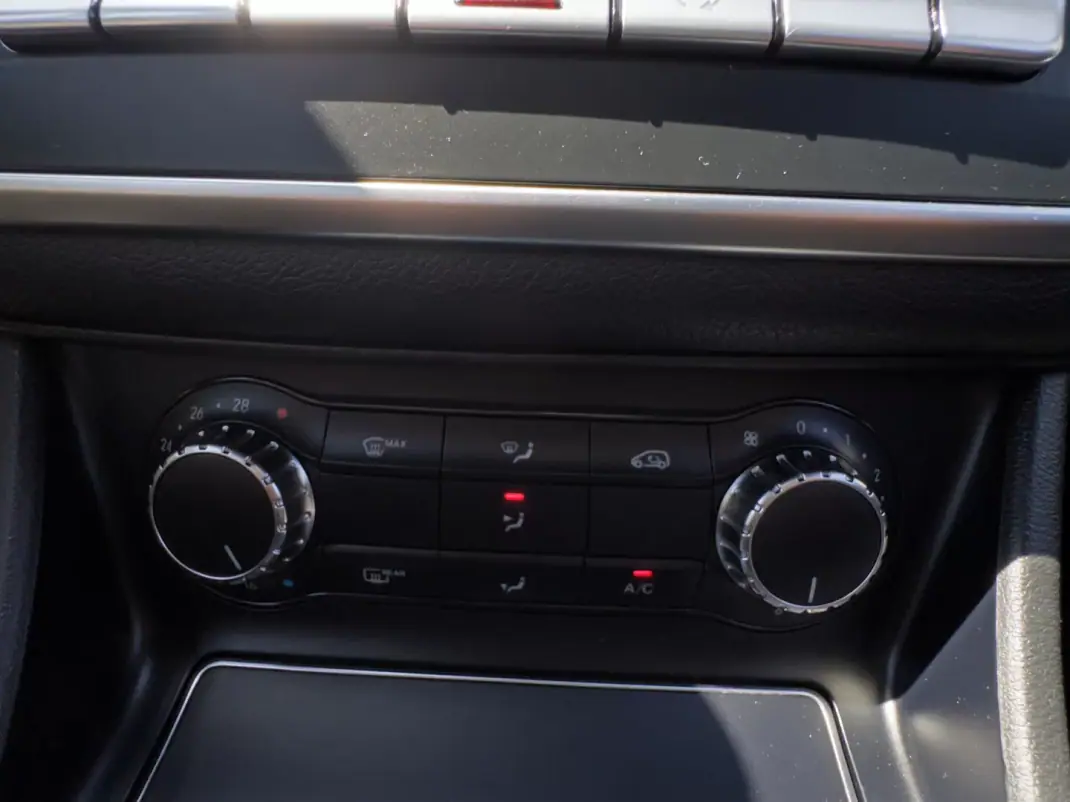 Mercedes-Benz CLA 180 2018 - 17990 EUR, 139000 km - 139000km - foto 25 de 42