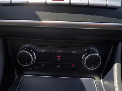 Mercedes-Benz CLA 180 2018 - 17990 EUR, 139000 km - AUTO.MOTO.pt - 139000km - foto 25 de 42