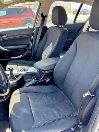 BMW 116 2018 - 16000 EUR, 200000 km - AUTO.MOTO.pt - 200000km - foto 8 de 9