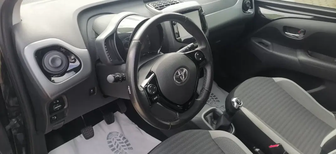 Toyota Aygo 2019 - 11900 EUR, 64090 km - AUTO.MOTO.pt - 64090km - foto 9 de 14