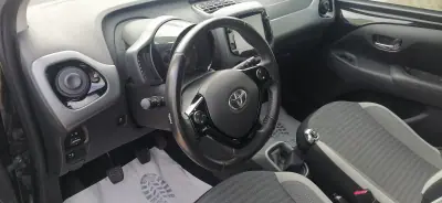 Toyota Aygo 2019 - 11900 EUR, 64090 km - AUTO.MOTO.pt - 64090km - foto 9 de 14