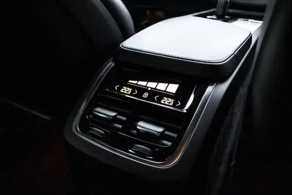 Volvo XC 90 2022 - 47000 EUR, 132399 km - AUTO.MOTO.pt - 132399km - foto 37 de 43