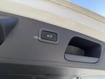 Jaguar E-Pace 2019 - 23500 EUR, 82987 km - AUTO.MOTO.pt - 82987km - foto 10 de 11