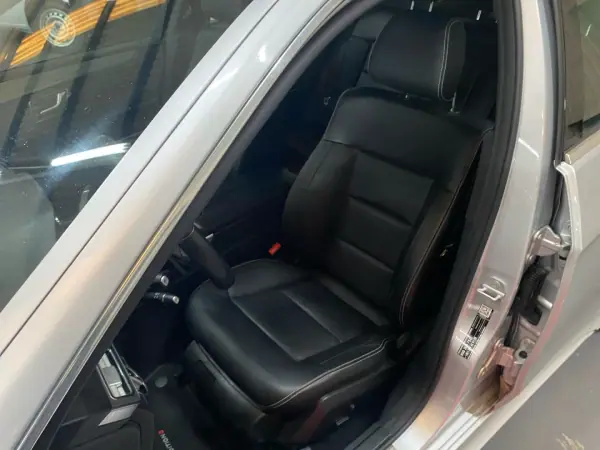 Mercedes-Benz E 250 2016 - 15950 EUR, 453700 km - AUTO.MOTO.pt - 453700km - foto 16 de 20