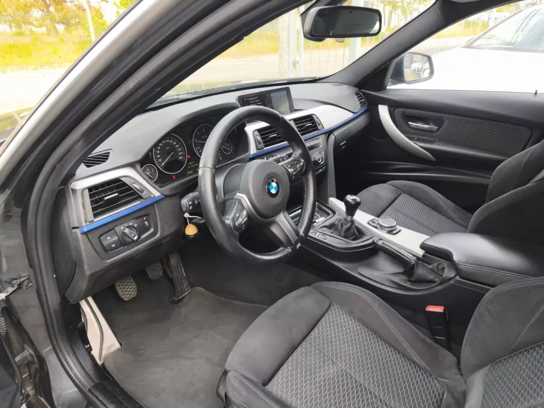 BMW 318 2015 - 15900 EUR, 226000 km - AUTO.MOTO.pt - 226000km - foto 7 de 12