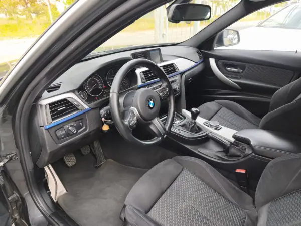BMW 318 2015 - 15900 EUR, 226000 km - AUTO.MOTO.pt - 226000km - foto 7 de 12