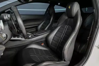 Ferrari GTC4 Lusso 2017 - 260000 EUR, 44017 km - AUTO.MOTO.pt - 44017km - foto 9 de 22