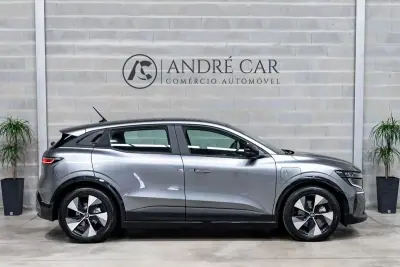 Renault Mégane E-Tech 2022 - 22450 EUR, 57733 km - AUTO.MOTO.pt - 57733km - foto 5 de 40