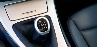 BMW 318 2012 - 11490 EUR, 222729 km - AUTO.MOTO.pt - 222729km - foto 31 de 43