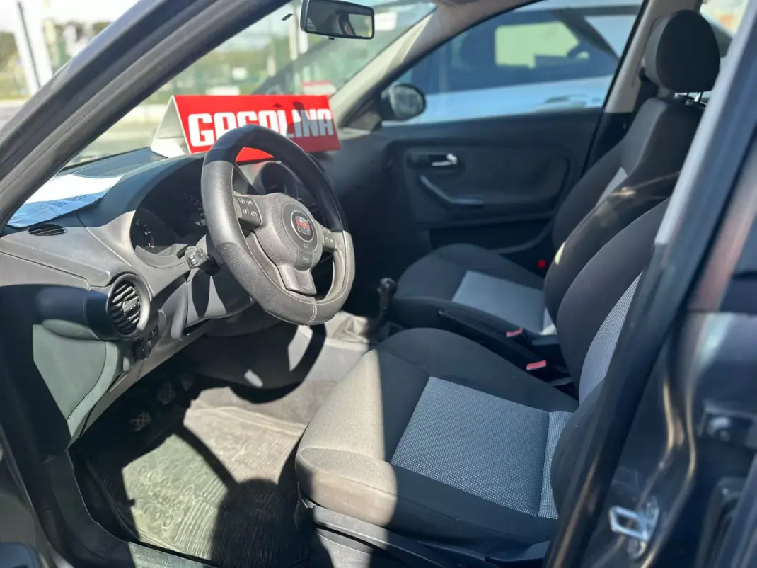 SEAT Ibiza 2005 - 5490 EUR, 145000 km - AUTO.MOTO.pt - 145000km - foto 3 de 7