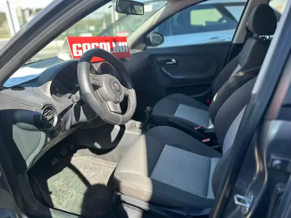 SEAT Ibiza 2005 - 5490 EUR, 145000 km - AUTO.MOTO.pt - 145000km - foto 3 de 7