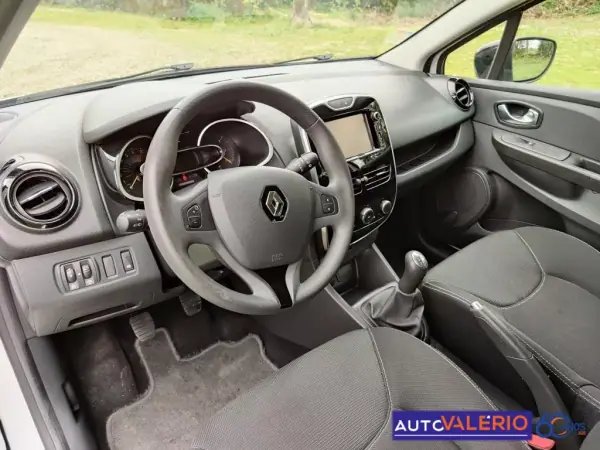 Renault Clio Sport Tourer 2017 - 10950 EUR, 89416 km - AUTO.MOTO.pt - 89416km - foto 9 de 17
