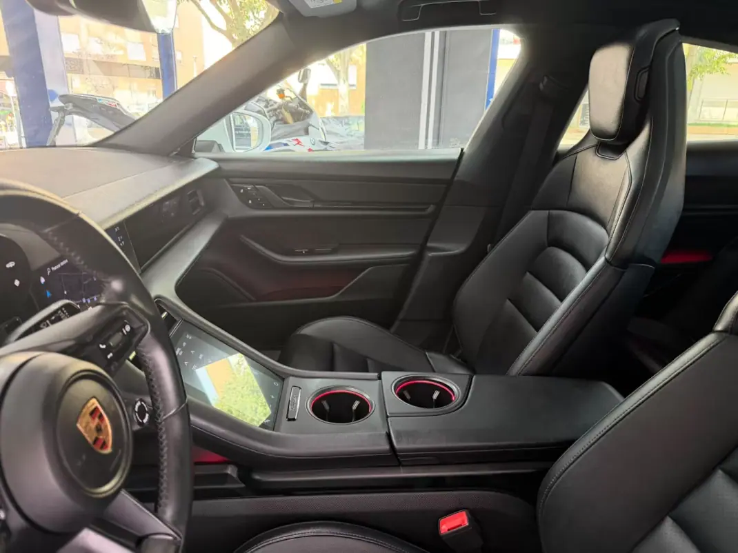 Porsche Taycan 2023 - 67000 EUR, 46411 km - 46411km - foto 30 de 40