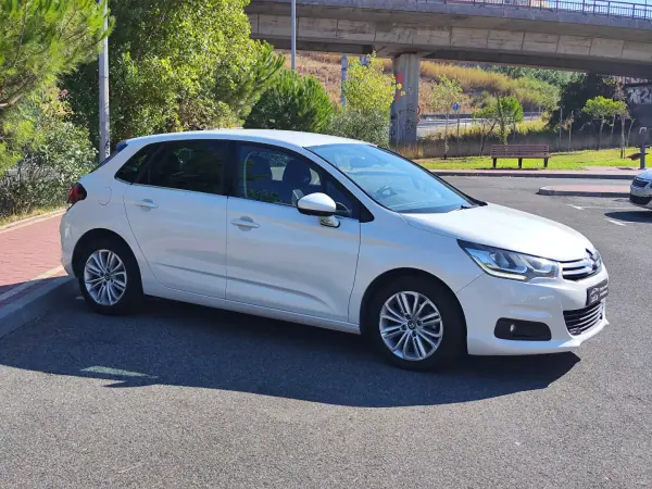 Citroën C4 2015 - 9980 EUR, 157000 km - AUTO.MOTO.pt - 157000km - foto 6 de 43