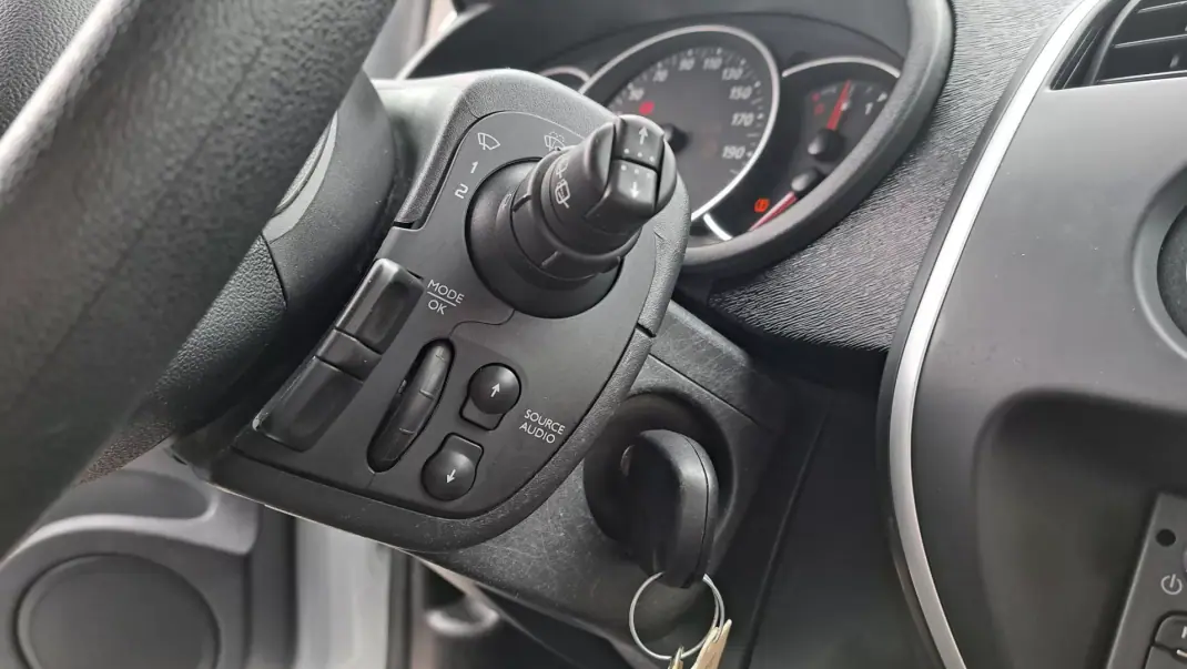 Renault TRAFIC L2H1 125CV 2019 - 19900 EUR, 106110 km - AUTO.MOTO.pt - 106110km - foto 17 de 24