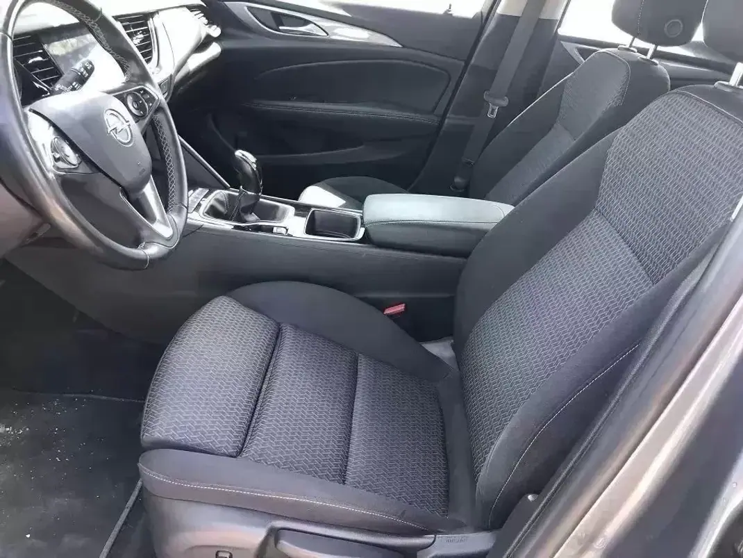 Opel Insignia Sports Tourer 2021 - 13499 EUR, 120000 km - AUTO.MOTO.pt - 120000km - foto 4 de 12