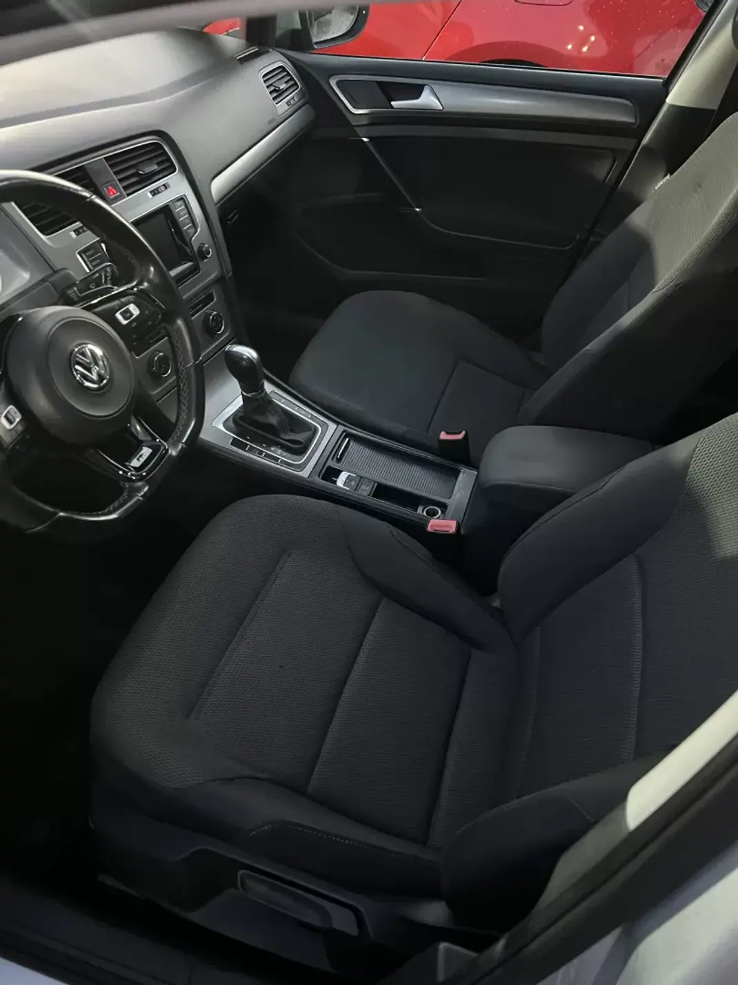 Volkswagen Golf 2014 - 12999 EUR, 218000 km - AUTO.MOTO.pt - 218000km - foto 5 de 6