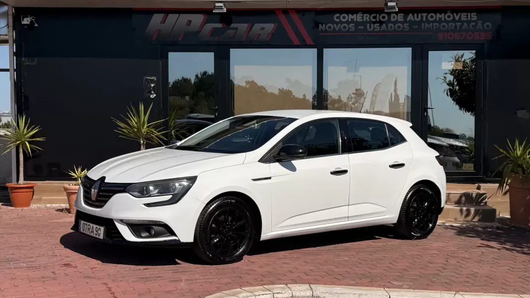 Renault Mégane 2016 - 8990 EUR, 208000 km - AUTO.MOTO.pt - 208000km - foto 4 de 27