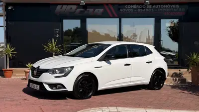 Renault Mégane 2016 - 8990 EUR, 208000 km - AUTO.MOTO.pt - 208000km - foto 4 de 27