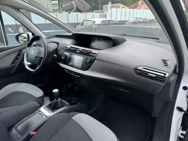 Citroën C4 Picasso 2015 - 9250 EUR, 160000 km - AUTO.MOTO.pt - 160000km - foto 58 de 68