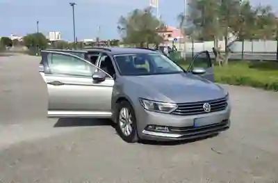 Volkswagen Passat Variant 2015 - 13750 EUR, 203000 km - AUTO.MOTO.pt - 203000km - foto 10 de 18