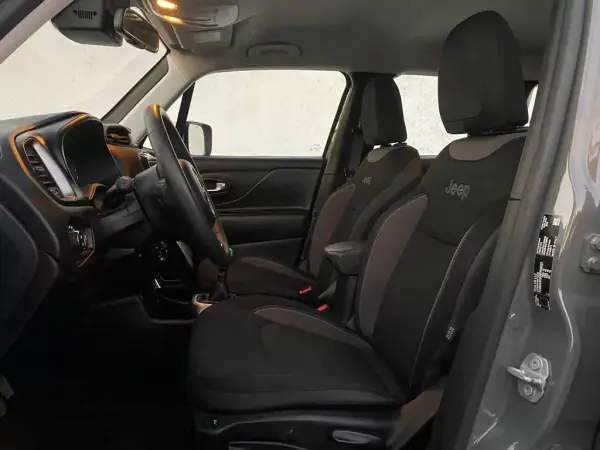 Jeep Renegade 2023 - 18900 EUR, 68317 km - AUTO.MOTO.pt - 68317km - foto 12 de 22