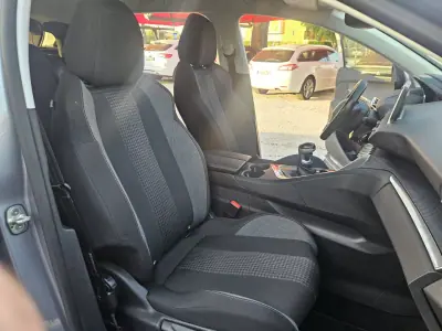 Peugeot 3008 2019 - 14900 EUR, 129000 km - AUTO.MOTO.pt - 129000km - foto 15 de 38