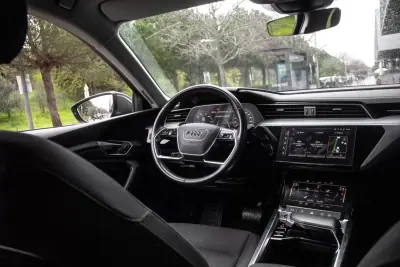 Audi Q8 e-Tron Sportback 2023 - 49900 EUR, 34353 km - AUTO.MOTO.pt - 34353km - foto 31 de 44